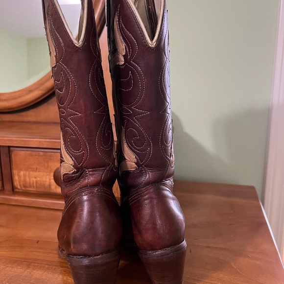 Vintage dingo acme 14” brown floral cowgirl boots with tooled tulip overlay - Picture 4 of 9